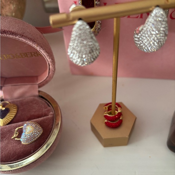 Hillberg and Berk dream puff white earrings - Picture 14 of 15